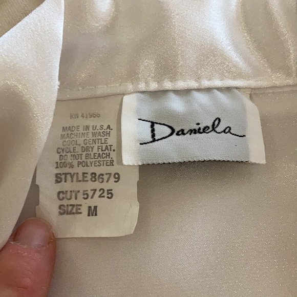 White blouse - Picture 2 of 2